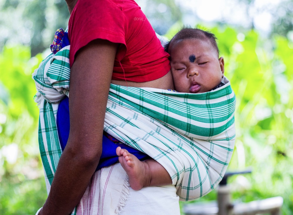 Quando si può iniziare a portare il bambino sulla schiena Babywearing