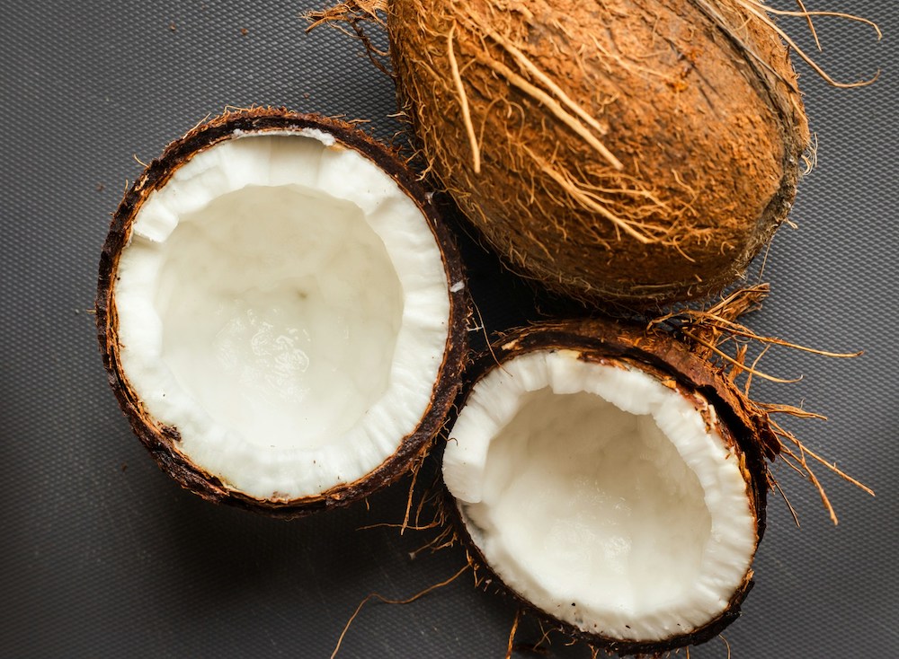 Come usare l'olio di cocco sui capelli?